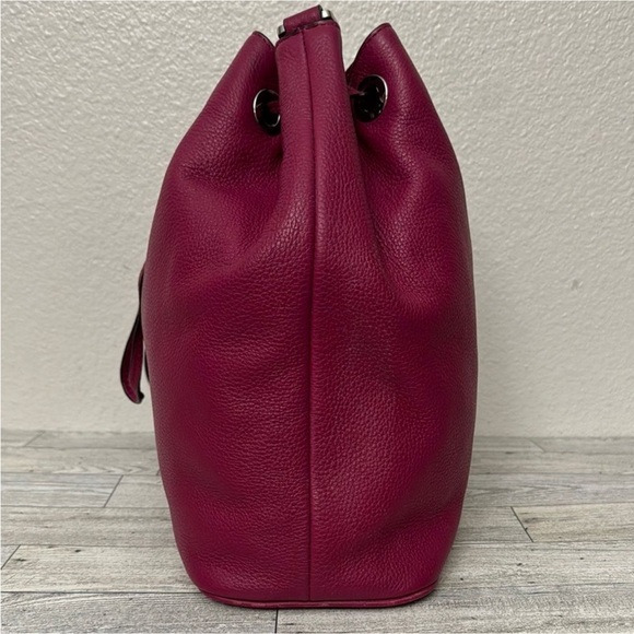 Michael Kors Leather Drawstring Bucket Bag EUC - Picture 4 of 14